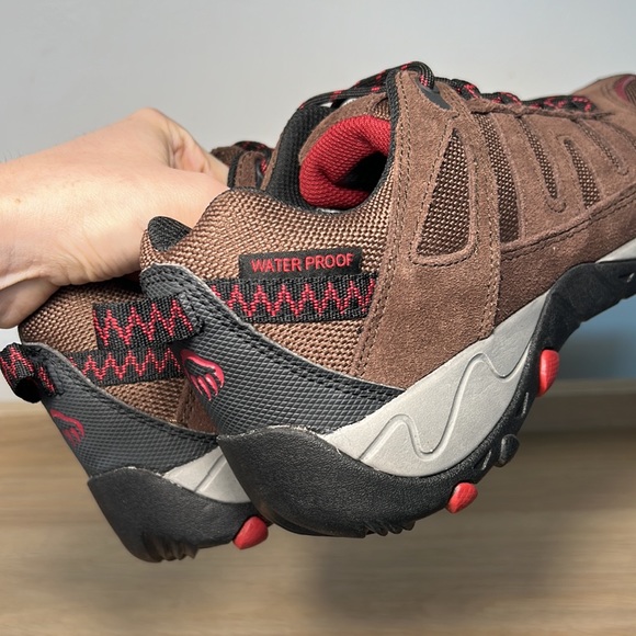 Worn once Wolverine Memory Foam waterproof sneakers 8M NO box - Picture 14 of 16